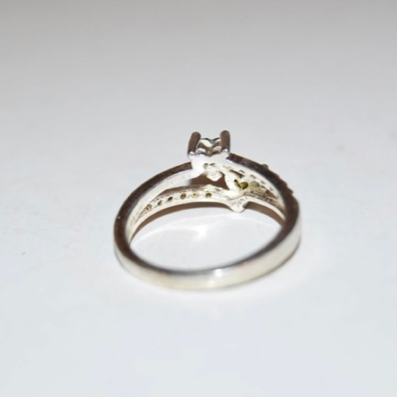 Vintage Sterling Silver CZ Ring sz 7 - Picture 4 of 4